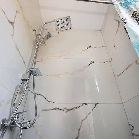 Noke Pensjonat Berat