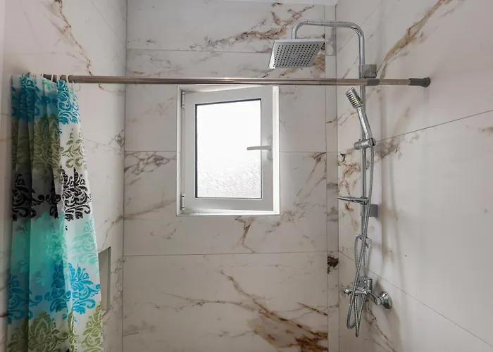 Noke Pensjonat Berat