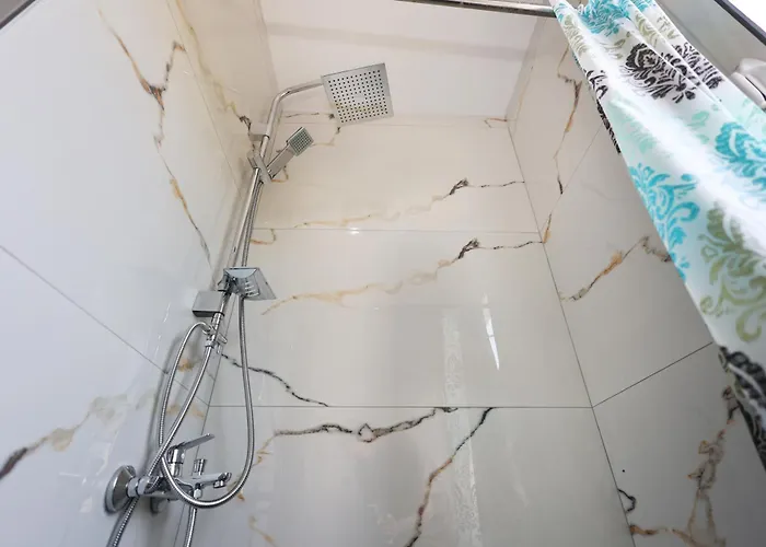 Noke Pensjonat Berat